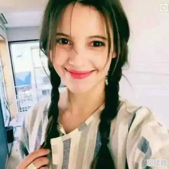 女生逼图片这张图片展示了女生的日常生活场景，反映出她们的真实情感和状态