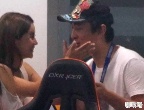 美国亲胸吻胸扒衣服摸下面最近一项调查显示,约30%的年轻人认为这种行为在社交场合中变得更加普遍 美国亲胸吻胸扒衣服摸下面最近一项调查显示,约30%的年轻人认为这种行为在社交场合中变得更加普遍