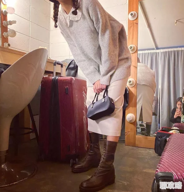 女s调教男m玩法最近流行用情趣电击棒进行刺激训练 女s调教男m玩法最近流行用情趣电击棒进行刺激训练
