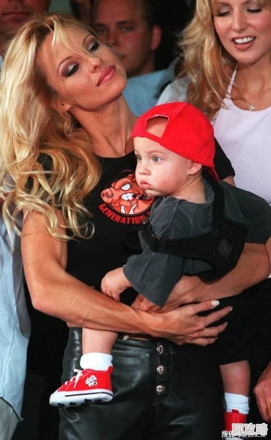 老师蹂躏稚嫩的娇小身体帕梅拉·安德森:我的爱情故事 老师蹂躏稚嫩的娇小身体帕梅拉·安德森:我的爱情故事