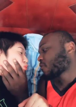 黑人男友的同居生活轻松幽默,文化差异有趣,真诚感人 黑人男友的同居生活轻松幽默,文化差异有趣,真诚感人