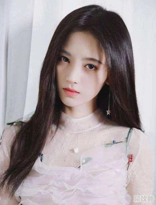 鞠婧祎被粉丝称为“四千年一遇的美女”