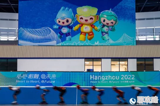 人人免费人人操社区健身活动火热进行中，居民们积极参与锻炼身体