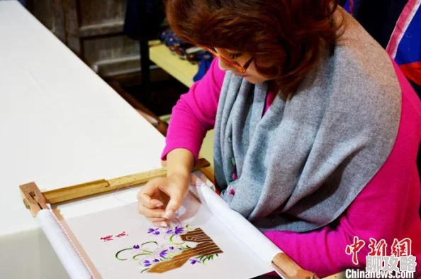 中国老妇60xxxx在社区开设免费编织课堂传授技艺受欢迎 中国老妇60xxxx在社区开设免费编织课堂传授技艺受欢迎