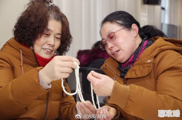 中国老妇60xxxx在社区开设免费编织课堂传授技艺受欢迎 中国老妇60xxxx在社区开设免费编织课堂传授技艺受欢迎