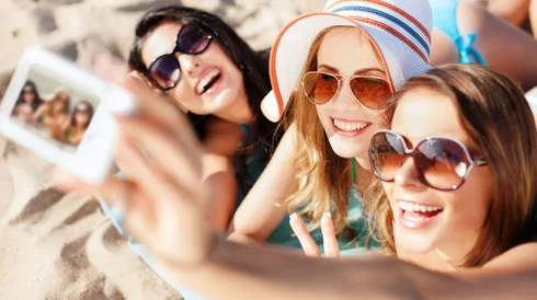 大号bbwassbigav女最近在社交媒体上晒出自己减肥成功后的新造型，引发粉丝热议