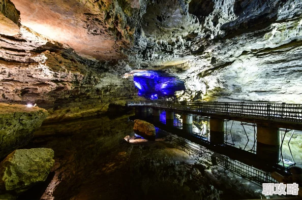 与亲女洗澡伦了东北最近发现一处神秘的地下溶洞吸引众多游客前往探秘 与亲女洗澡伦了东北最近发现一处神秘的地下溶洞吸引众多游客前往探秘