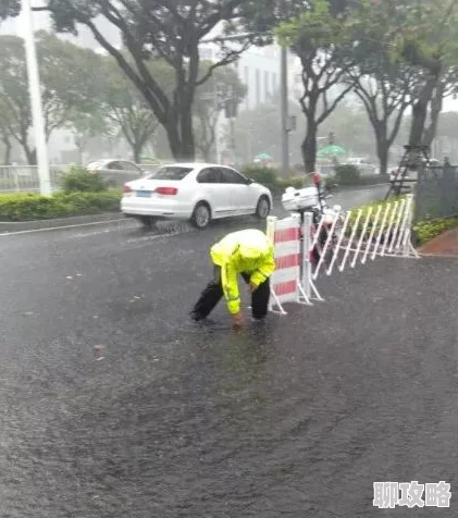 你弄得人家里都是水的近日一场突如其来的暴雨导致多地积水严重,居民纷纷求助于救援队伍。 你弄得人家里都是水的近日一场突如其来的暴雨导致多地积水严重,居民纷纷求助于救援队伍。