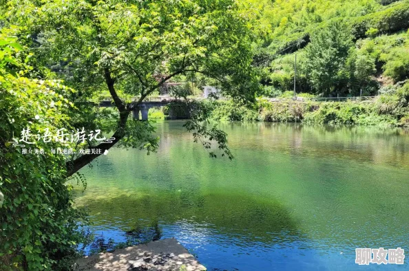 翁熄系列回乡下这次我们在乡下发现了一个隐藏的美丽湖泊,水清澈见底,风景如画 翁熄系列回乡下这次我们在乡下发现了一个隐藏的美丽湖泊,水清澈见底,风景如画