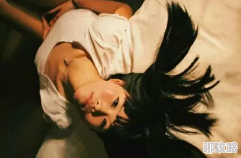 被陌生人拖入车内强震欲情OL：深夜淫乱人格追求自我成长与内心平和