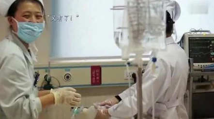 小女孩灌肠小女孩因误食异物被紧急送医医生称需进行灌肠手术以确保安全