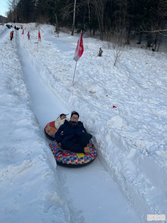 东北大炕在线近日东北地区迎来大雪游客纷纷前来体验冰雪乐趣 东北大炕在线近日东北地区迎来大雪游客纷纷前来体验冰雪乐趣