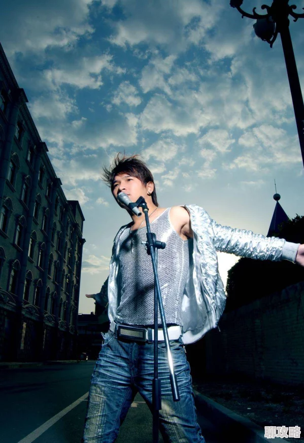 混沌天经流浪歌手心中有梦勇敢追寻希望的光芒照亮前行之路