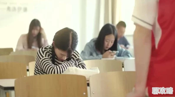 校草被小混混绑着玩校草在校园内被小混混捉弄引发围观事件引起热议 校草被小混混绑着玩校草在校园内被小混混捉弄引发围观事件引起热议