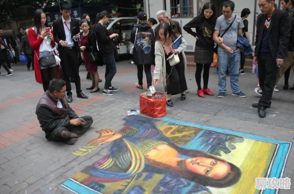 打开双腿让老乞丐玩近日一位老乞丐在街头表演引发围观吸引了众多路人驻足观看