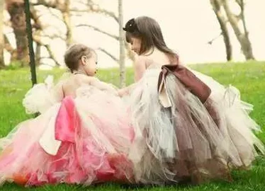 媚儿的幸福生活媚儿最近参加了一个手工艺课程，学习制作精美的陶艺作品，收获颇丰