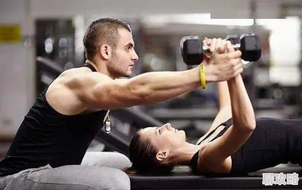 欧美壮男健身达人分享夏季增肌饮食计划与训练技巧 欧美壮男健身达人分享夏季增肌饮食计划与训练技巧