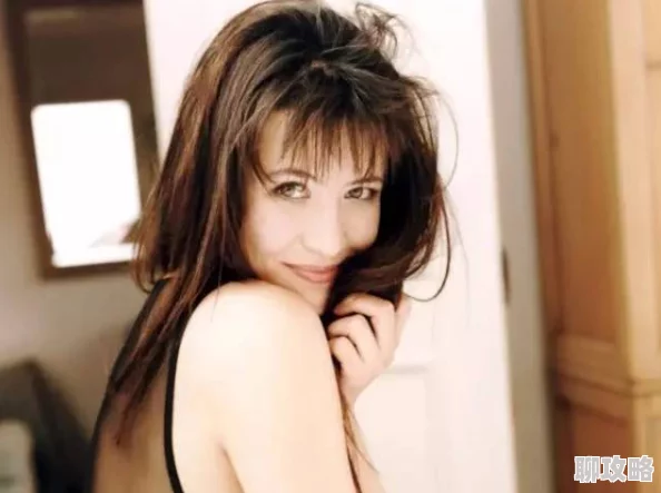 韩国美女主播瑟妃爱与怪物勇敢面对内心的恐惧才能找到真正的自我和幸福