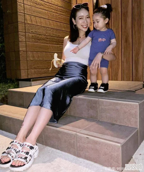 窄裙妈妈：最近她在社交媒体上分享了自己的健身心得和穿搭技巧，吸引了众多粉丝的关注
