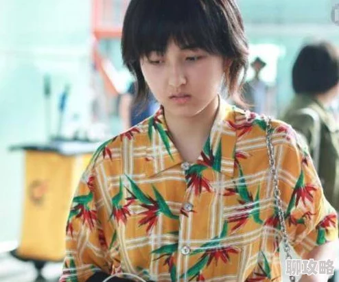 校花被c近日校花在校园内举办了一场时尚秀吸引了众多同学围观 校花被c近日校花在校园内举办了一场时尚秀吸引了众多同学围观