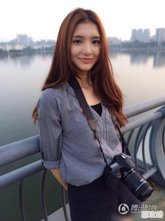 校花被c近日校花在校园内举办了一场时尚秀吸引了众多同学围观 校花被c近日校花在校园内举办了一场时尚秀吸引了众多同学围观