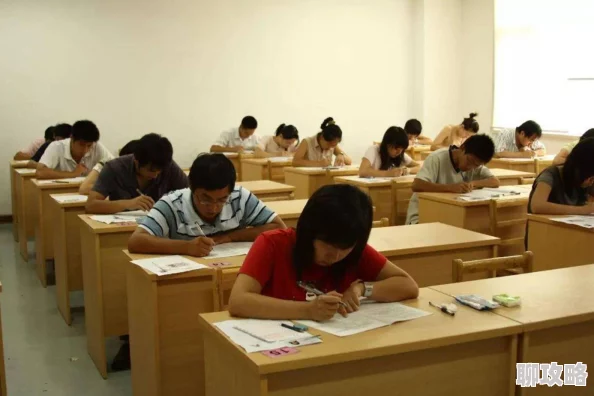 学生的母亲近日一项研究显示，参与课外活动的学生在学业上表现更佳，家长应鼓励孩子多参与。