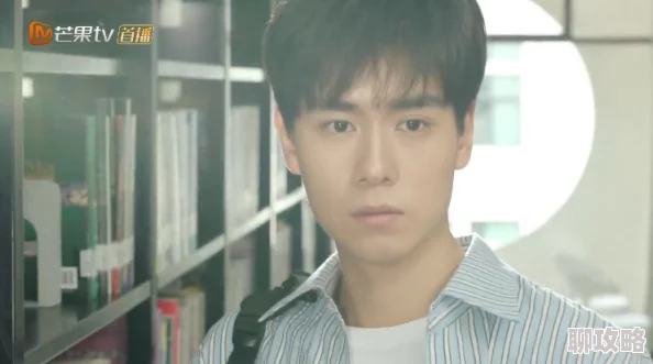 校草太大了h校园内流传着关于校草的各种趣闻,最近他被拍到在图书馆默默学习,吸引了众多同学围观 校草太大了h校园内流传着关于校草的各种趣闻,最近他被拍到在图书馆默默学习,吸引了众多同学围观