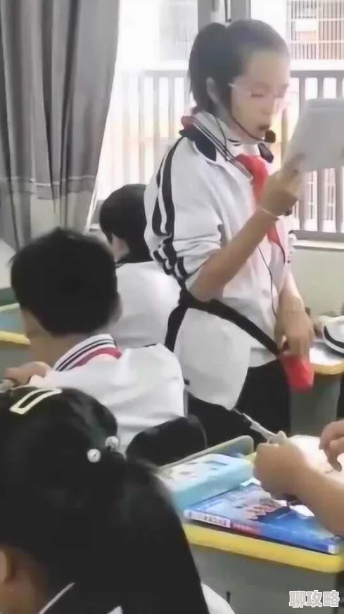 在英语课上强插英语课代表课代表不堪其扰愤而反抗结果反被压制