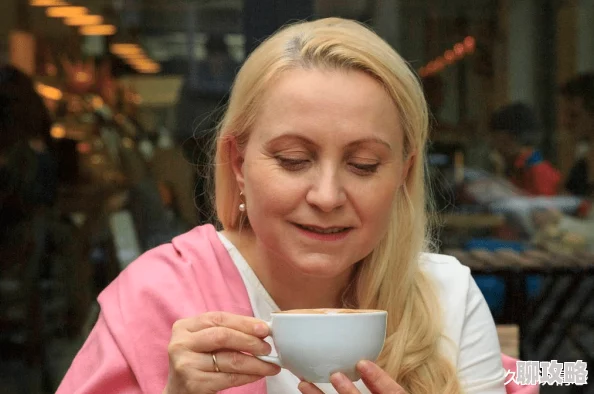 欧洲老妇毛多水多欲旺邻居老汉夜夜笙歌 欧洲老妇毛多水多欲旺邻居老汉夜夜笙歌