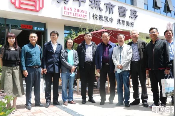 小说小村春色春天的花开吸引了许多游客前来观赏村里的美丽风景 小说小村春色春天的花开吸引了许多游客前来观赏村里的美丽风景