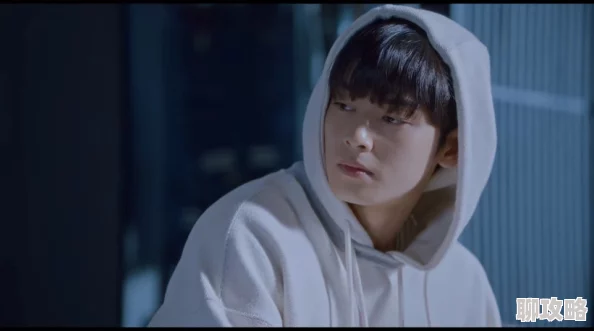 上课和学长高h两人关系更进一步在图书馆秘密约会