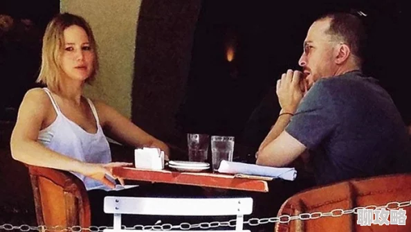 上课和学长高h两人关系更进一步在图书馆秘密约会