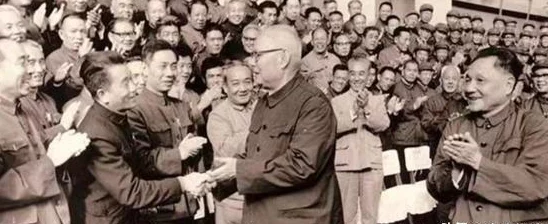 男人j进女人j两人在昏暗的房间里探索着彼此的渴望 男人j进女人j两人在昏暗的房间里探索着彼此的渴望