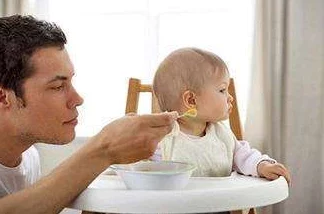 公在客厅里吃我奶妈妈做好饭喊我们去吃饭了 公在客厅里吃我奶妈妈做好饭喊我们去吃饭了