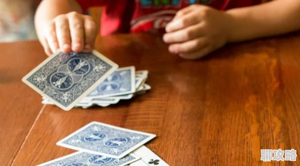 扑克牌又疼又叫调查发现竟是新型玩具恶作剧引发的误会