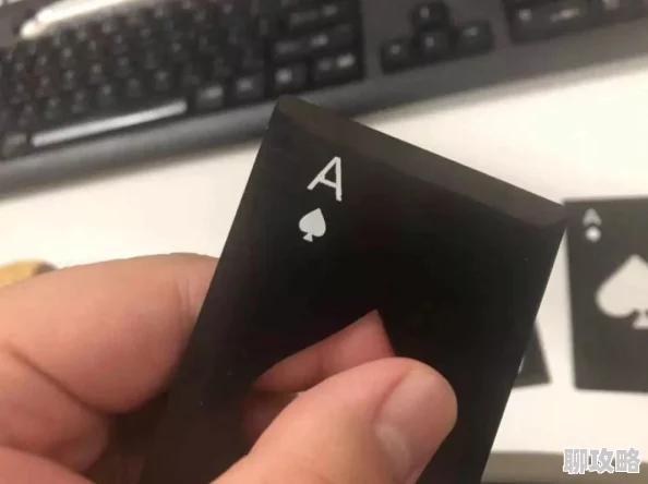 扑克牌又疼又叫调查发现竟是新型玩具恶作剧引发的误会