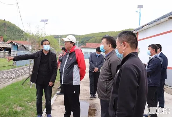 漂亮的女局长前往基层调研扶贫工作成效显著