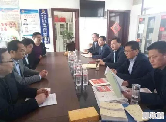 漂亮的女局长前往基层调研扶贫工作成效显著