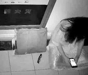 厨房里将她腿分得更开视频高清完整版流出引发网友热议