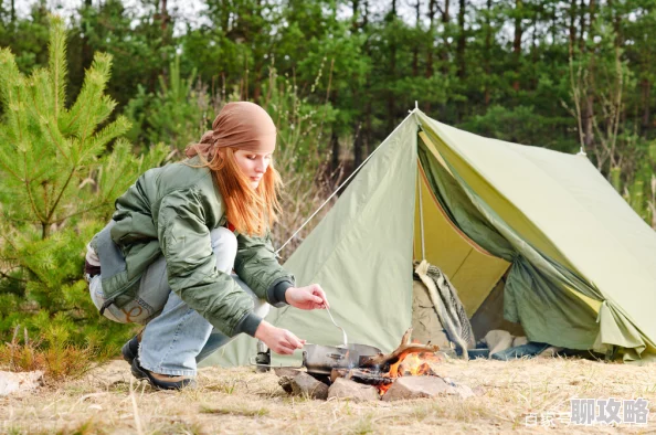 露营男女探索荒野秘境体验野外生存技能挑战自我极限 露营男女探索荒野秘境体验野外生存技能挑战自我极限