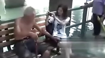 摸邻居老头恋老小说邻居老头近日被发现与年轻女子共度周末引发热议 摸邻居老头恋老小说邻居老头近日被发现与年轻女子共度周末引发热议