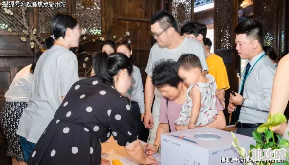 女主被各种人qj的np文近日该文在网络上引发热议,读者纷纷讨论情节设定与角色发展 女主被各种人qj的np文近日该文在网络上引发热议,读者纷纷讨论情节设定与角色发展