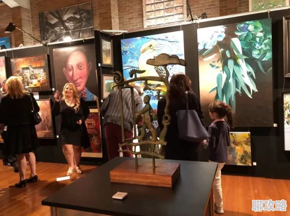 日小姐近日开启个人艺术展探索光影与色彩的交融 日小姐近日开启个人艺术展探索光影与色彩的交融