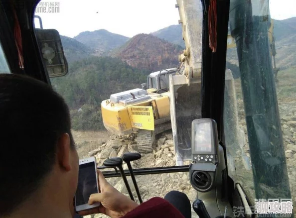 午夜老湿机学习驾驶挖掘机已取得阶段性成果 午夜老湿机学习驾驶挖掘机已取得阶段性成果