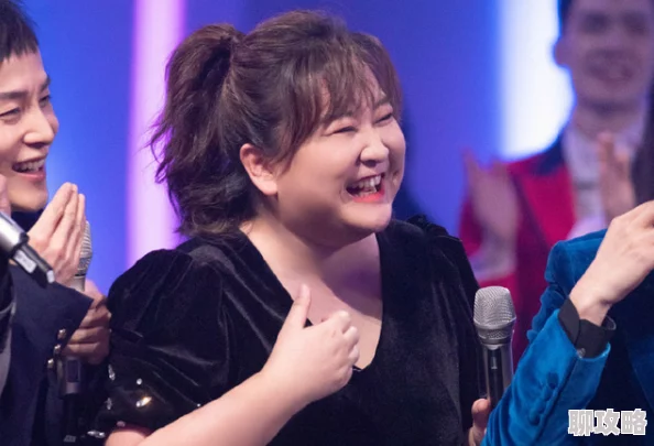 19岁rapper潮水2021疑似与某知名女星深夜密会恋情曝光引网友热议 19岁rapper潮水2021疑似与某知名女星深夜密会恋情曝光引网友热议