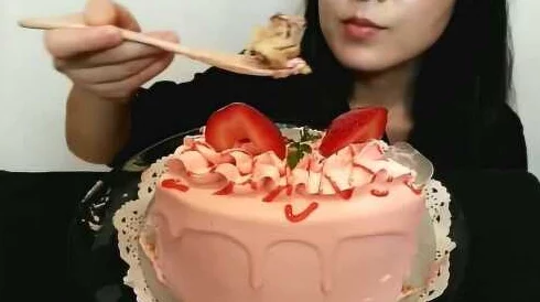 真性中出据传闻当事人私下其实更喜欢草莓蛋糕 真性中出据传闻当事人私下其实更喜欢草莓蛋糕