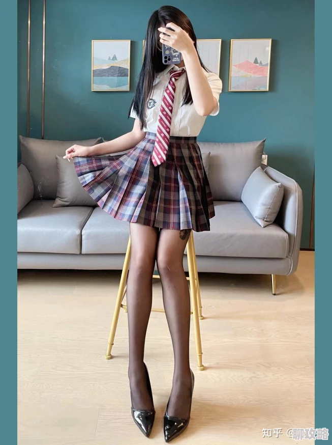 我被丝袜老师夹得好紧据说当事老师平时喜欢穿黑丝和高跟鞋而且经常在办公室给学生开小灶