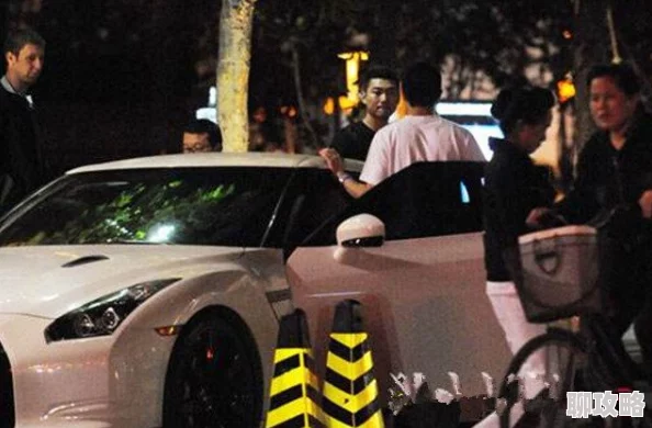 胯下冷艳女神吞吐据传曾与神秘富商深夜密会豪车接送出入高档酒店 胯下冷艳女神吞吐据传曾与神秘富商深夜密会豪车接送出入高档酒店