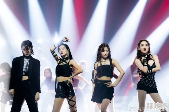 黑丝被日据传女主角是某公司前台与部门经理有染曾被拍到深夜出入高档小区