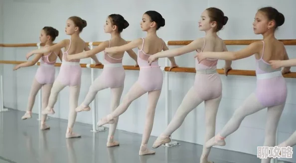 被爱豆们翻来覆去c到哭知情人爆料其实是练习室的舞蹈动作练习强度太大 被爱豆们翻来覆去c到哭知情人爆料其实是练习室的舞蹈动作练习强度太大